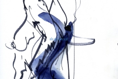 Femme-bleue-qui-marche